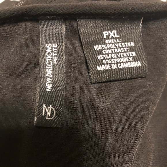 Black top with gold necklace - Picture 6 of 7